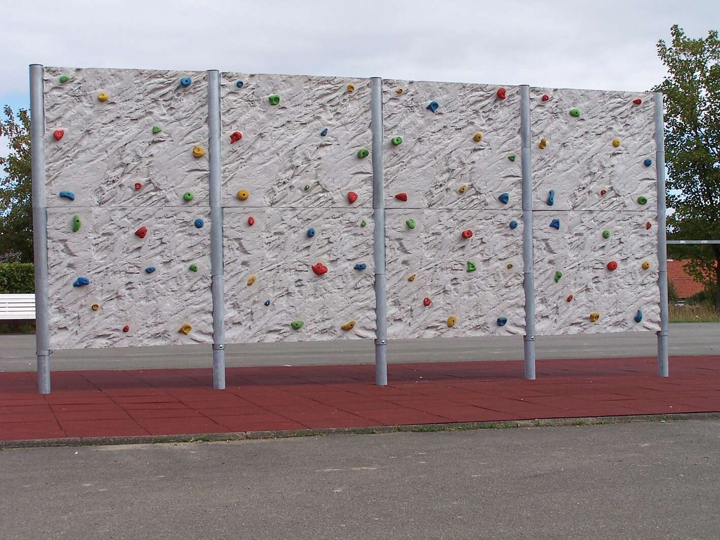 Maillith Boulderwand mit Felsstruktur